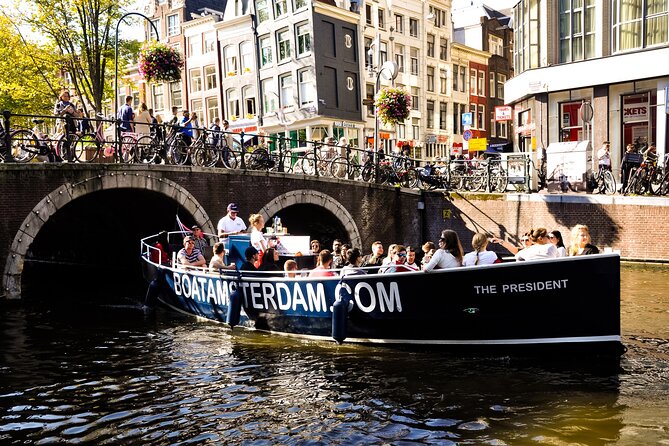 Amsterdam Open Boat Cruise in Old City Centre with Drinks Options - Meeting the boat at the Amstel