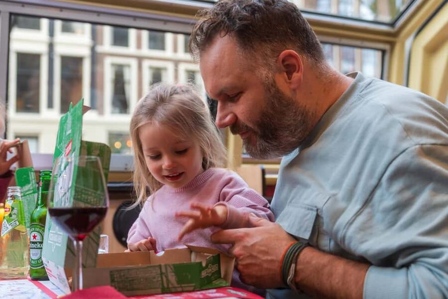 Amsterdam: Original Pizza Dinner Cruise + Unlimited Drinks - Pizza, canals, and a warm boat