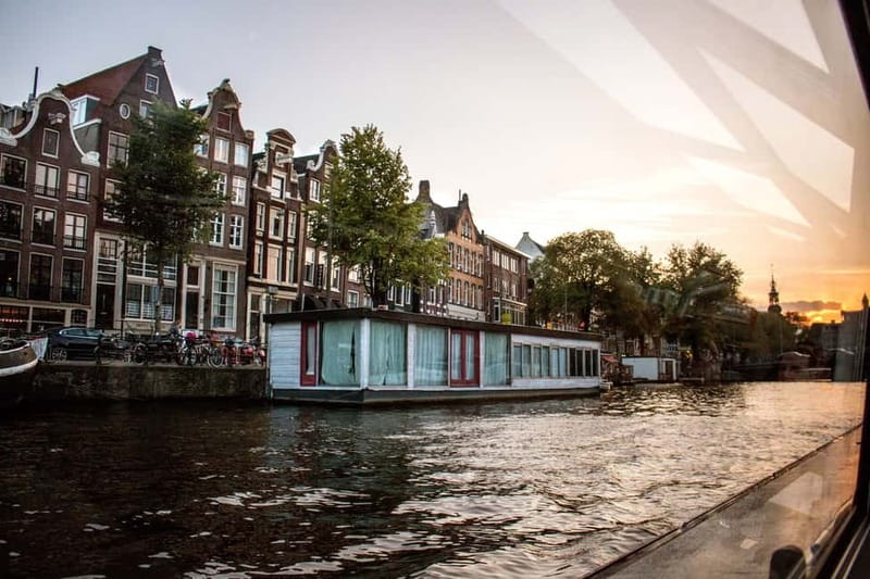 Amsterdam: Original Pizza Dinner Cruise + Unlimited Drinks - What the commentary is really like