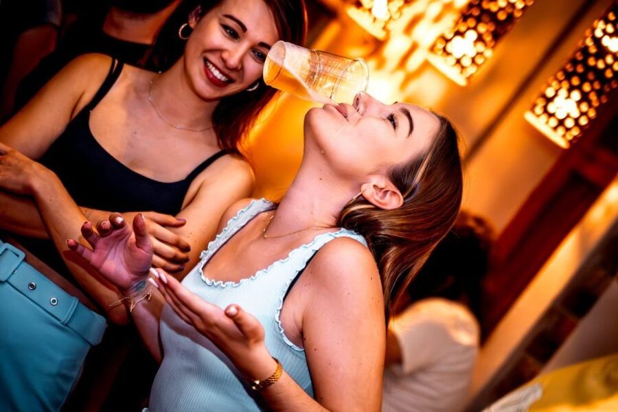 Amsterdam: Original Pub Crawl Party with VIP Entrance - Practical rules for a smoother night