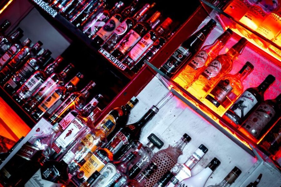 Amsterdam: Original Pub Crawl Party with VIP Entrance - What the $12 Amsterdam pub crawl really offers