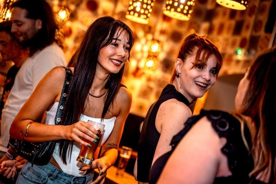 Amsterdam: Original Pub Crawl Party with VIP Entrance - More than three venues, with changing moods