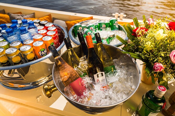 Amsterdam Private Boat Trip with Pizza and Unlimited Drinks - What this Amsterdam boat trip is really like