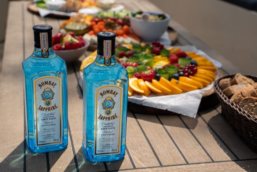 Amsterdam: Private Canal Booze Cruise with Unlimited Drinks - Prinsengracht and the city’s familiar canal views
