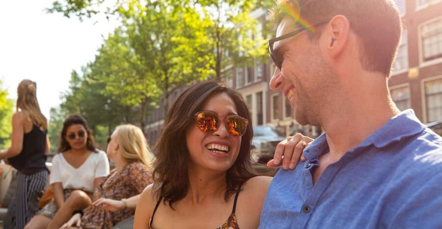 Amsterdam: Private Canal Cruise in German + Unlimited Drinks - The value of $730 for up to five people