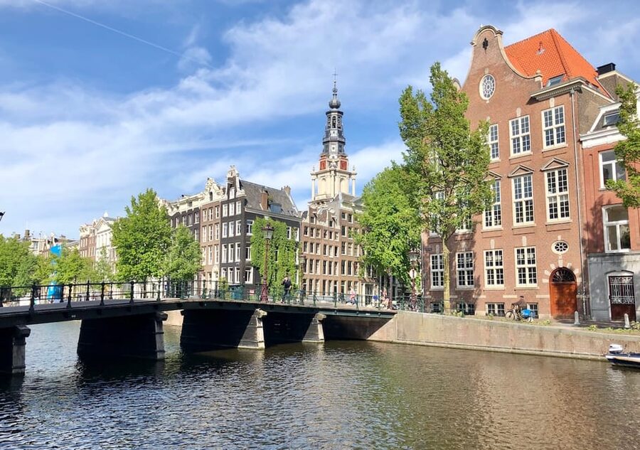 Amsterdam: Private Canal Cruise in German + Unlimited Drinks - German guiding and the pace of the commentary