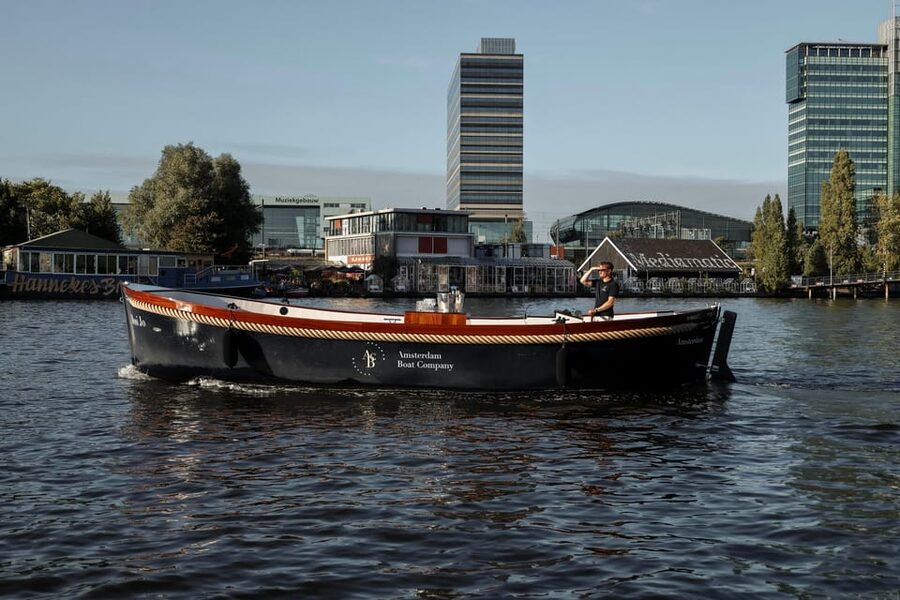 Amsterdam: Private City Canal Cruise With Unlimited Drinks - Small details that make the day easier