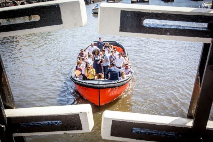 Amsterdam: Private Cruise with Drinks & Optional Snacks - Who will get the most from this cruise