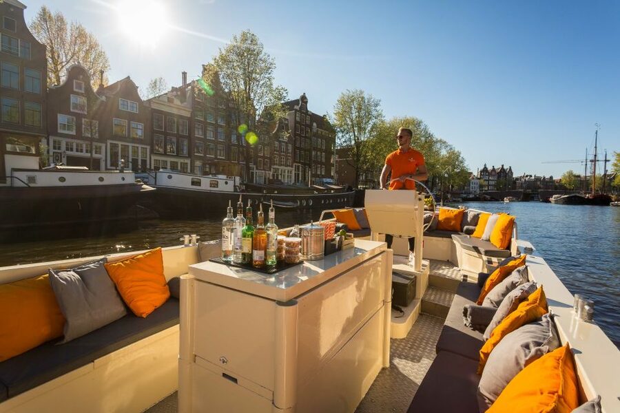 Amsterdam: Private Cruise with Drinks & Optional Snacks - The snack platter is large enough for a social outing