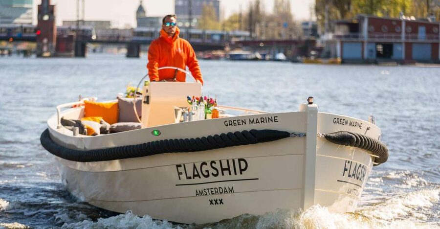 Amsterdam: Private Cruise with Drinks & Pizza or Burger - How the weather and boat design affect comfort