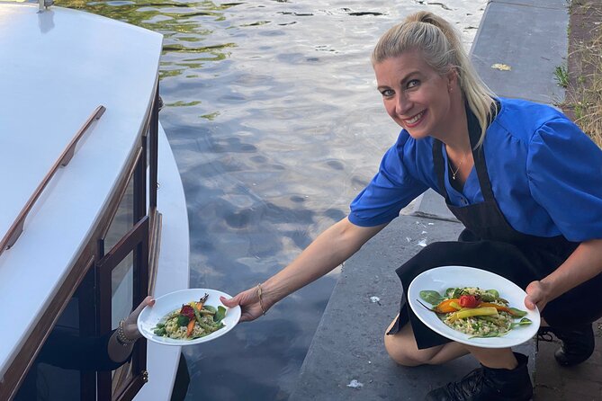 Amsterdam Private Dinner Cruise incl Drinks & 2-course Dinner 2hr - The captains make the private format work