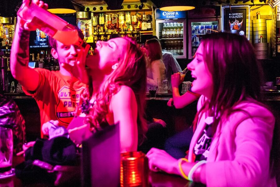 Amsterdam: Red Light District Pub Crawl with Unlimited Shots - Key points to know before booking