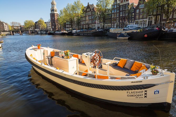 Amsterdam: Saloon Boat Cruise + Unlimited Drinks & Bite option - Boat comfort and Amsterdam weather