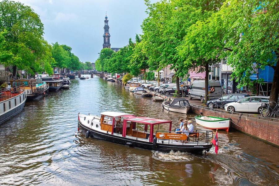 Amsterdam: Small-Group Canal Cruise incl. Drinks and Snacks - Crossing onto the Amstel River