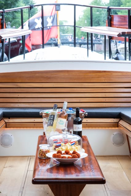 Amsterdam: Small-Group Canal Cruise incl. Drinks and Snacks - Weesperbuurt, the maritime area, and Herengracht