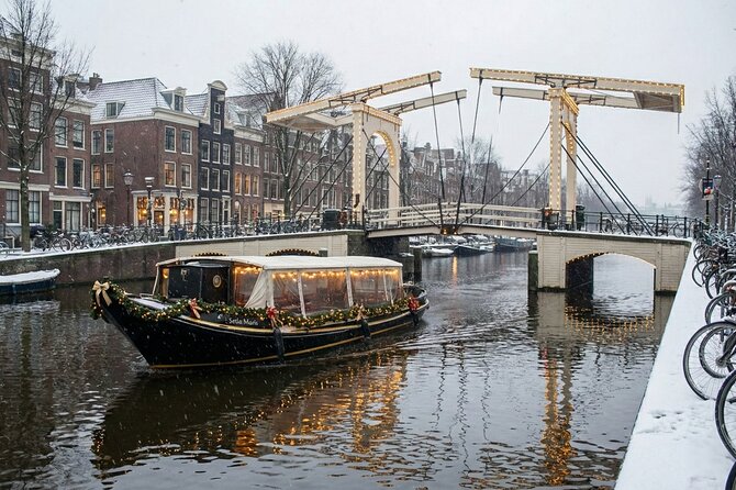 Amsterdam Smoke Friendly Cruise with drinks option & local guide - Key points at a glance