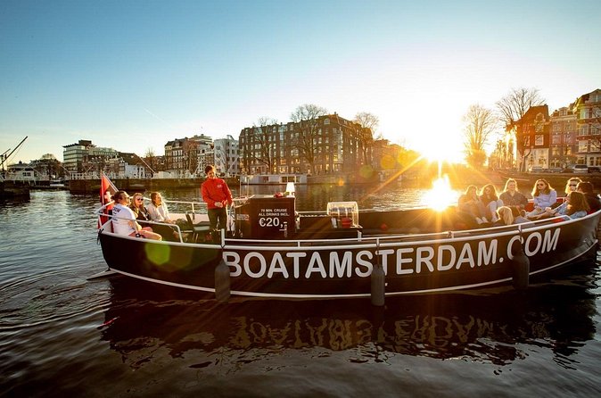 Amsterdam Sunset Canal Cruise with Live Guide and Open Bar - Old Amsterdam, nightlife, and the final stretch