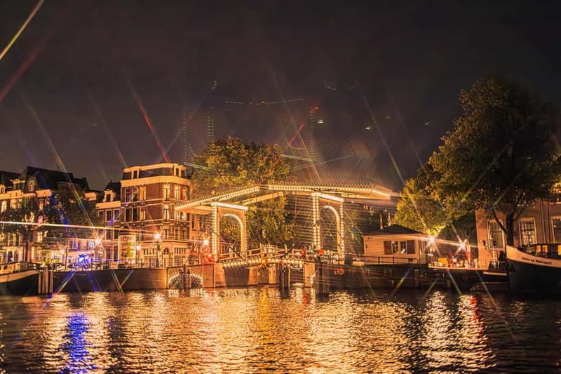 Amsterdam: The Bulldog Boat Smoke and Booze Cruise - How the guide affects the ride