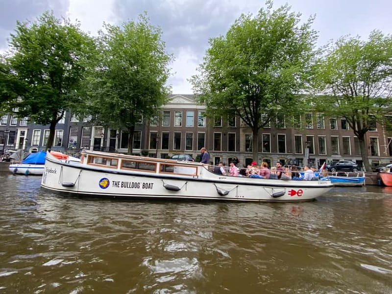 Amsterdam: The Bulldog Boat Smoke and Booze Cruise - The boat, seating, and weather