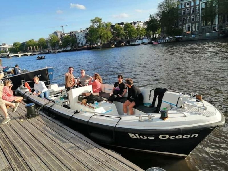 Amsterdam: The Bulldog Boat Smoke and Booze Cruise - Daylight or evening departure?