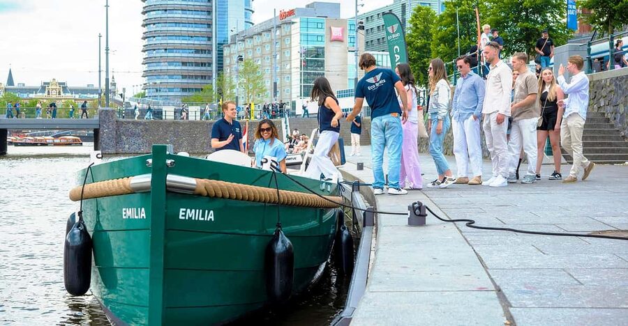 Amsterdam: The Newest Canal Cruise with Drink Option - Why seeing Amsterdam by canal works so well