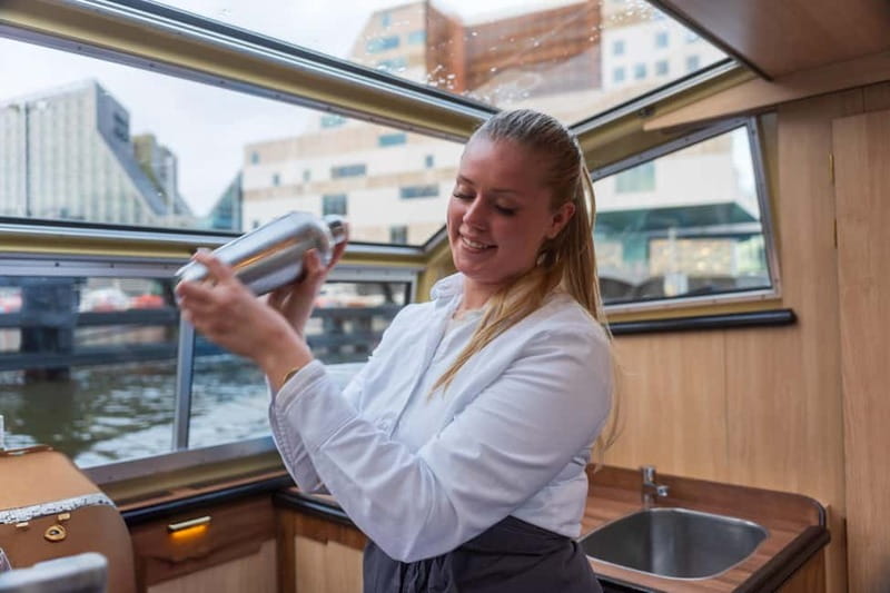 Amsterdam: Unlimited Cocktails Cruise on the Canals - The drinks: cocktails, mocktails, and changing formats