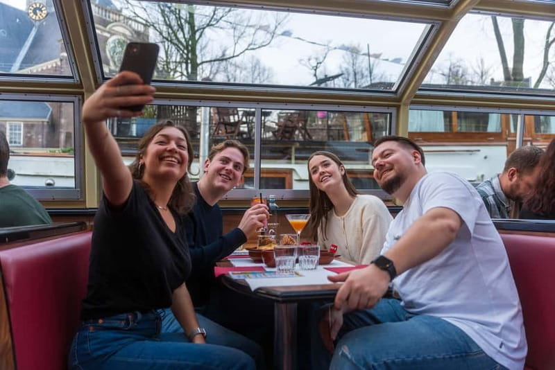 Amsterdam: Unlimited Cocktails Cruise on the Canals - What the 75-minute boat feels like