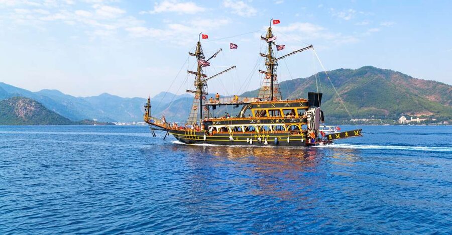 Antalya/Kemer: Pirate Party Boat Trip w/Lunch incl. Transfer - Alacasu Koyu and the final swim