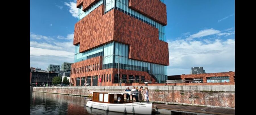 Antwerp: Private Old Harbour Boat Tour Incl. Drinks & Snacks - The charm of the 1918 Notarisboat Rien Elisabeth