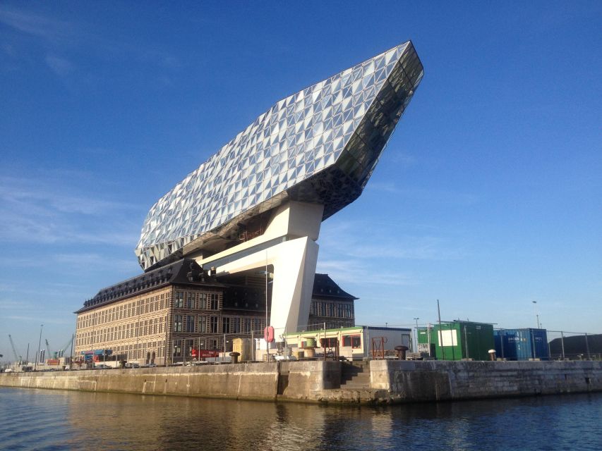 Antwerp: Private Old Harbour Boat Tour Incl. Drinks & Snacks - Drinks, snacks, and the pace of the cruise
