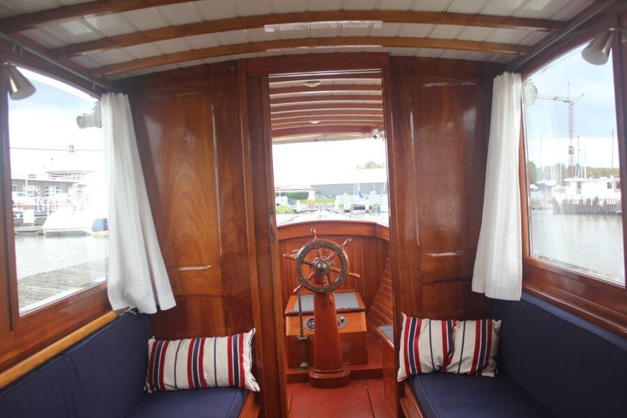 Antwerp: Private Old Harbour Boat Tour Incl. Drinks & Snacks - Who will enjoy this most?