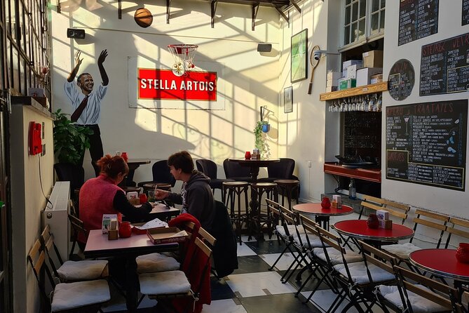 Antwerp Pub Crawl - A tiny artistic room on Hoogstraat