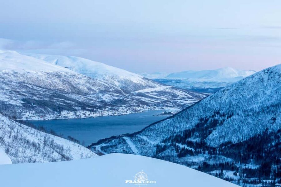 Arctic hike on Kvaløya Island with drinks and snacks - Who will enjoy this hike most?
