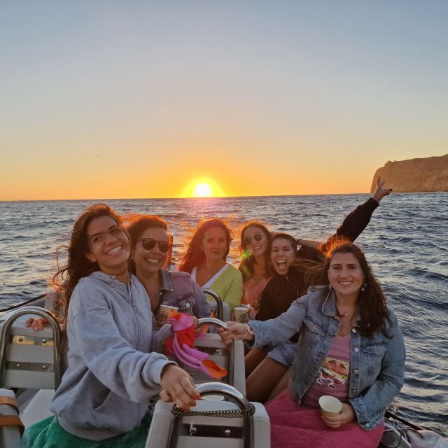 Arrábida Natural Park/Sesimbra: Sunset on Board with drinks - The sunset setting along Sesimbra’s coast