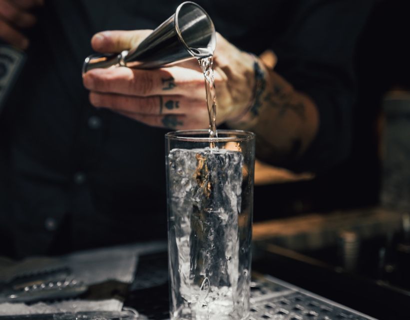 Asheville: Roaring '20s Walking Tour with Drinks - Why the guide matters more than the walking distance