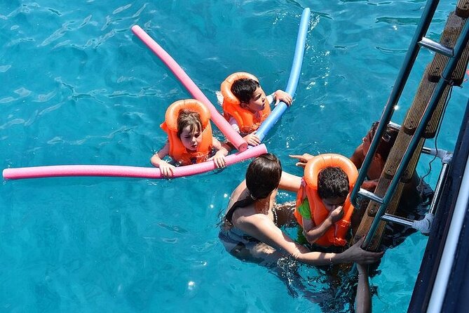 Athens Riviera Half-Day Cruise – Swim, Lunch & Drinks Included! - What is included in the onboard service