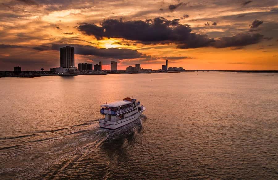 Atlantic City: Happy Hour Cruise - The open-air deck is the main attraction