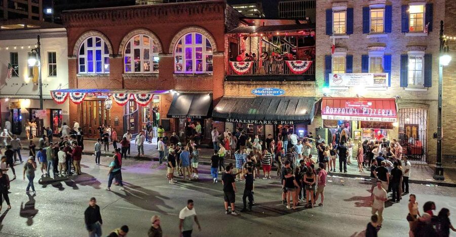 Austin: Downtown Live Music Pub Crawl - Friends Bar: your first taste of the route
