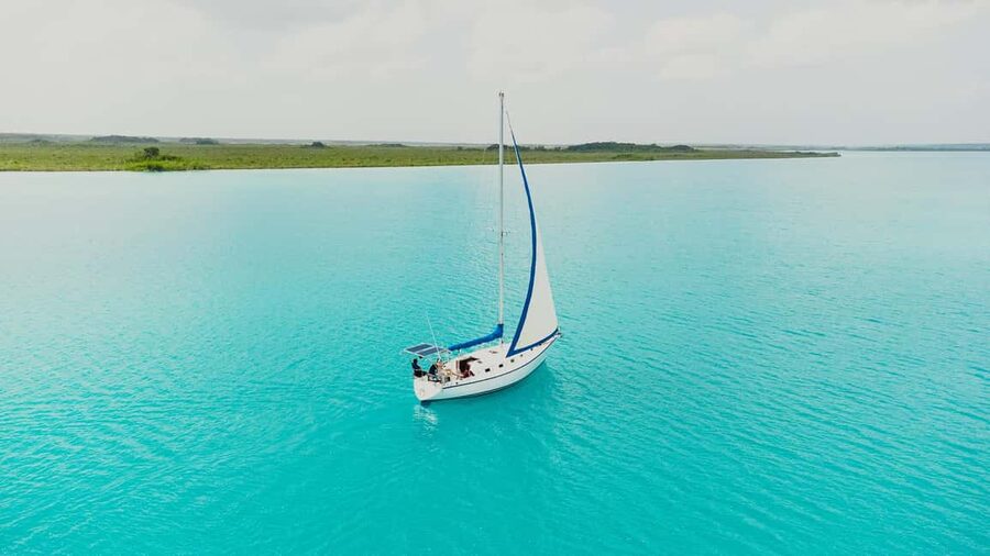 Bacalar Lagoon Sailing Tour with Open Bar and Mexican Lunch - The crew makes the difference