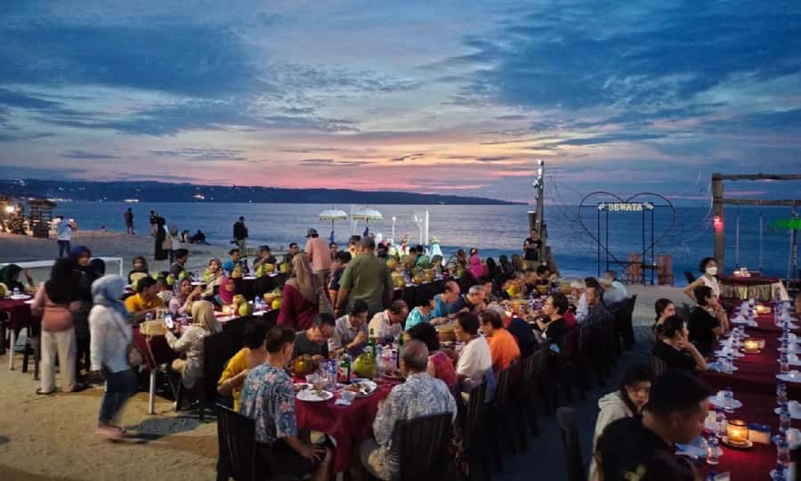 Bali: Jimbaran New Dewata Cafe Seafood Meal with Drinks - What a Jimbaran seafood meal is really about