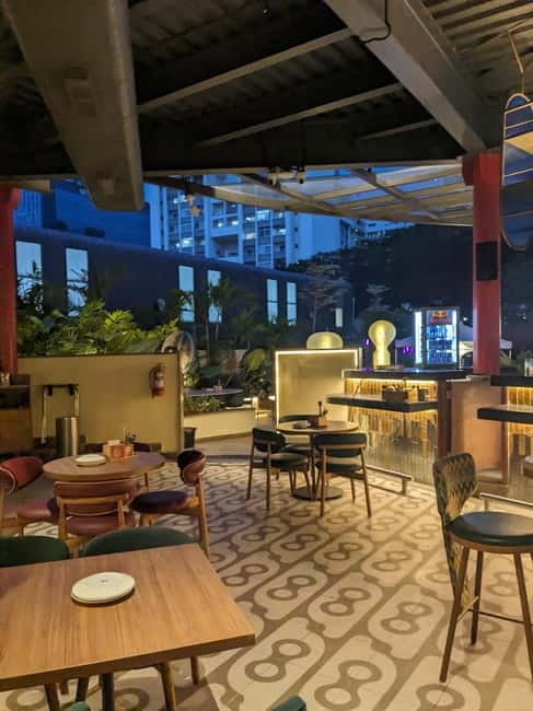 Bangalore:The Original bengaluru pub crawl - FLO Church Street and the move to dancing