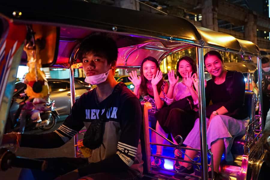Bangkok Bar Hopping Tour in Siam - Starting near Chit Lom with an empty stomach