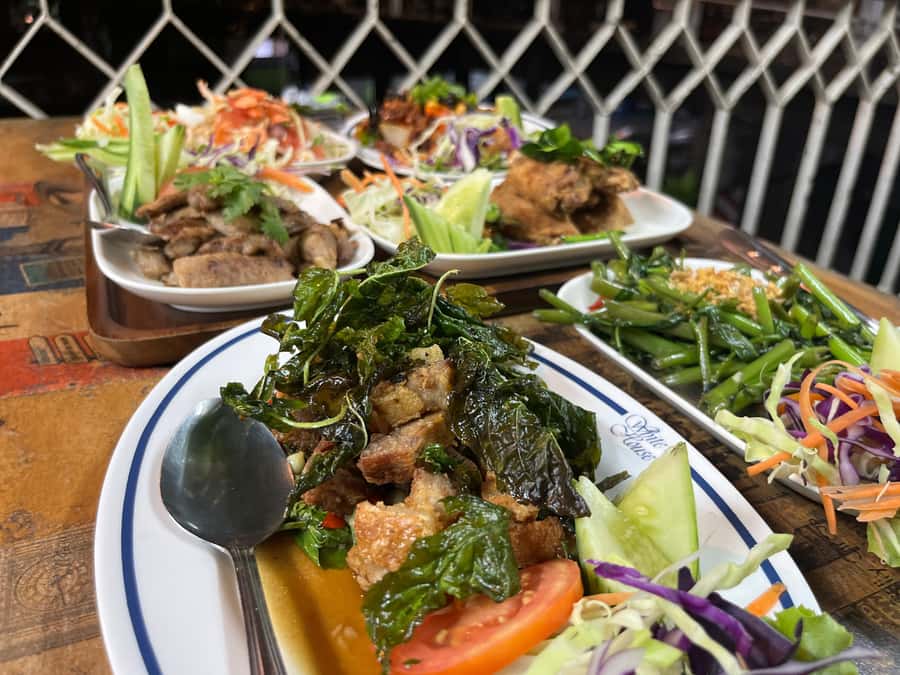 Bangkok Bar Hopping Tour in Siam - Pratunam Night Market brings street food energy