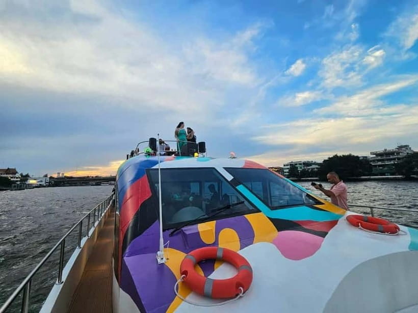 Bangkok : Chaophraya Booze Cruise – Drinks Onboard - What This Cruise Really Is