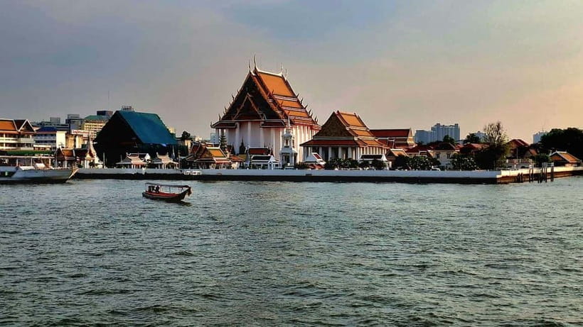 Bangkok : Chaophraya Booze Cruise – Drinks Onboard - Buying Drinks Without Paying for a Dinner Cruise