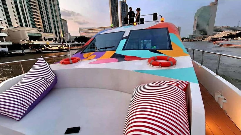 Bangkok : Chaophraya Booze Cruise – Drinks Onboard - How It Compares With a Bangkok Dinner Cruise