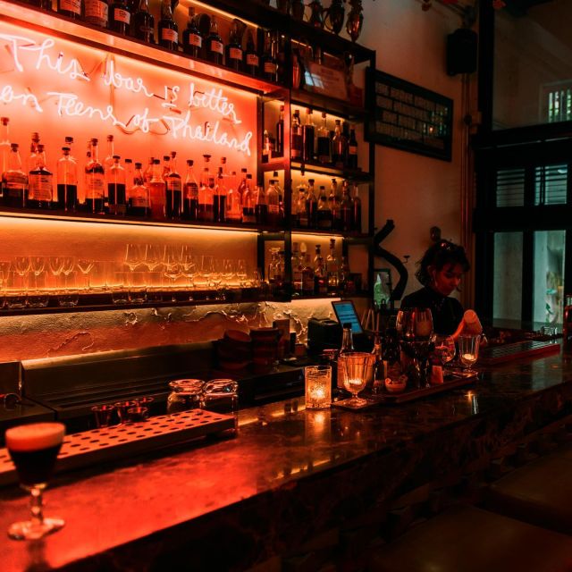 Bangkok: Guided Bar Hopping Night Tour with Private Option - Teens of Thailand: A focused gin stop