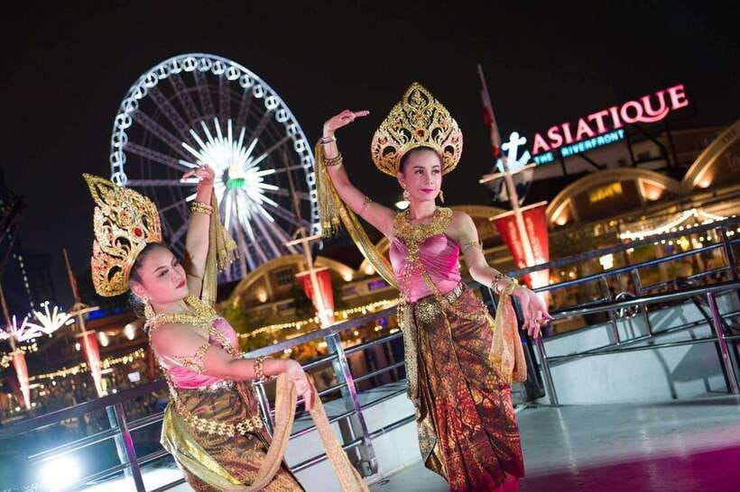 Bangkok: Luxury White Dinner Cruise Free Flow Beer and Wine - The two-hour route along the Chao Phraya