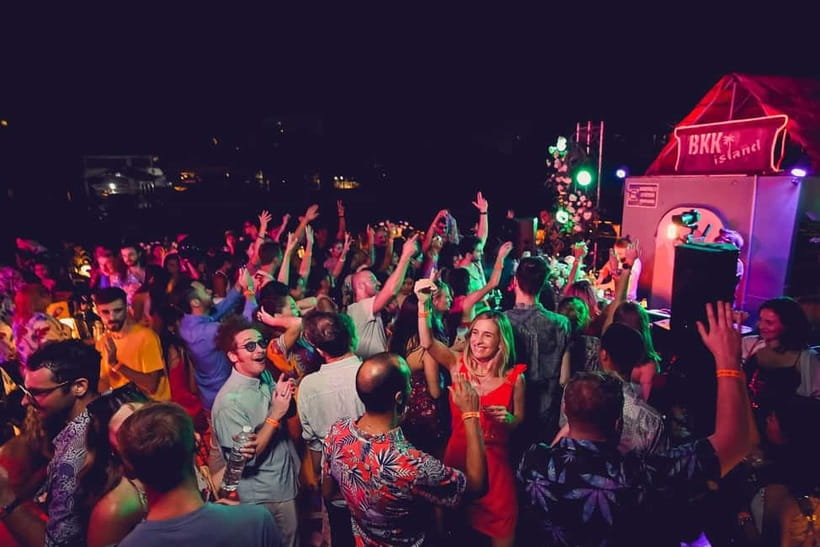 Bangkok's Best Party Boat - The Chao Phraya Views Between Dance Sets