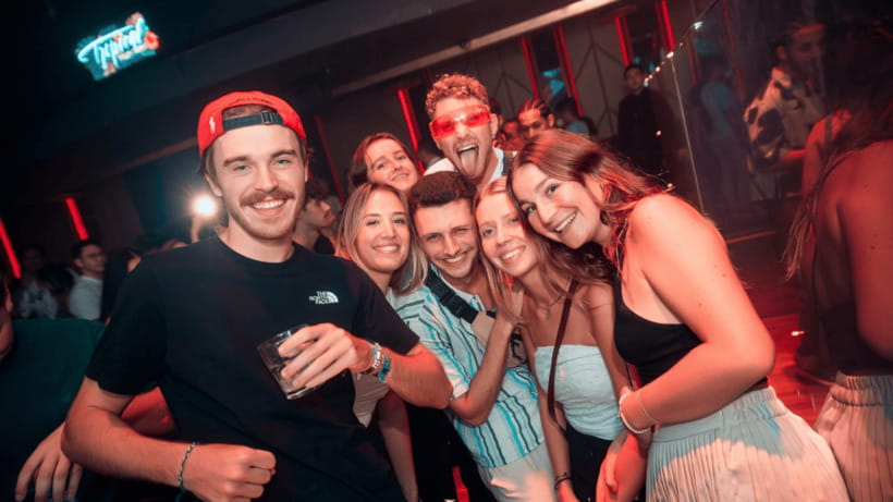 Bangkok: The Speakeasy, Rooftop & Iconic Venues Pub Crawl - How the group and guides shape the night